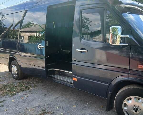 Синий Мерседес Sprinter, объемом двигателя 0 л и пробегом 370 тыс. км за 10700 $, фото 1 на Automoto.ua