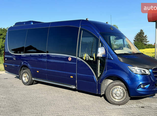 Синий Мерседес Sprinter, объемом двигателя 2.99 л и пробегом 420 тыс. км за 83081 $, фото 1 на Automoto.ua