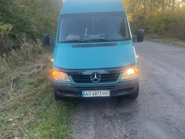Синий Мерседес Sprinter, объемом двигателя 2.15 л и пробегом 900 тыс. км за 10500 $, фото 1 на Automoto.ua