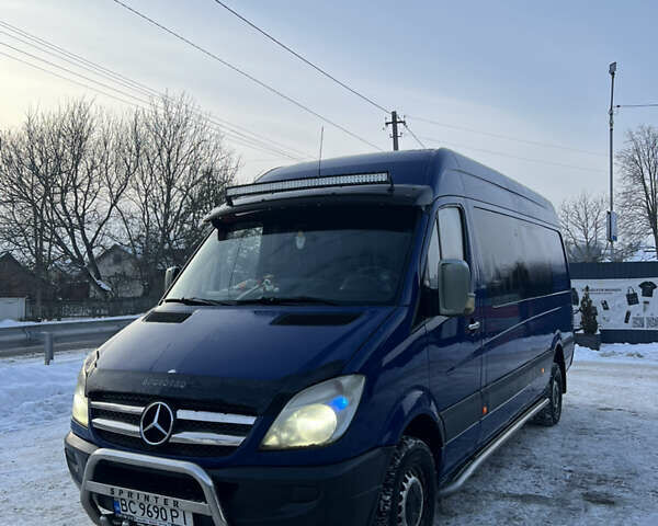 Синий Мерседес Sprinter, объемом двигателя 2.15 л и пробегом 380 тыс. км за 10500 $, фото 1 на Automoto.ua