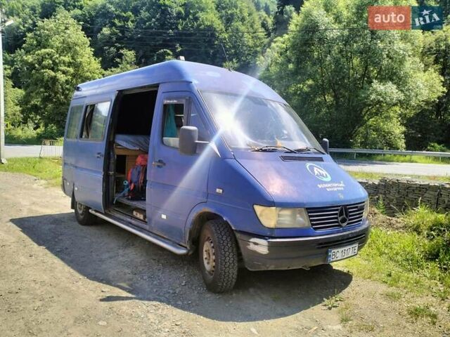 Синий Мерседес Sprinter, объемом двигателя 2.4 л и пробегом 800 тыс. км за 4500 $, фото 1 на Automoto.ua