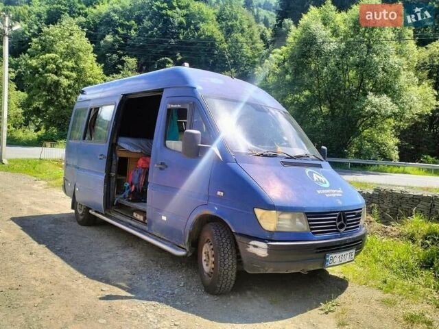 Синий Мерседес Sprinter, объемом двигателя 2.3 л и пробегом 880 тыс. км за 1500 $, фото 1 на Automoto.ua