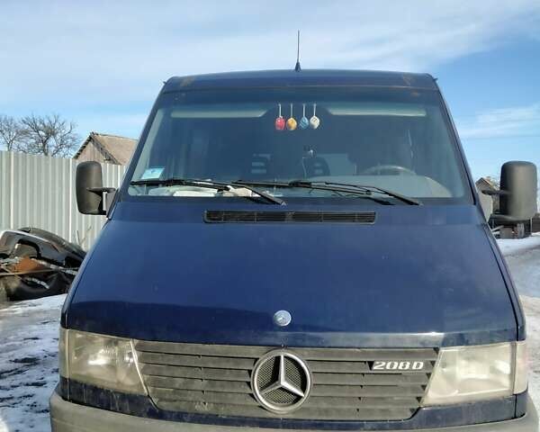 Синий Мерседес Sprinter, объемом двигателя 2.3 л и пробегом 360 тыс. км за 6500 $, фото 1 на Automoto.ua