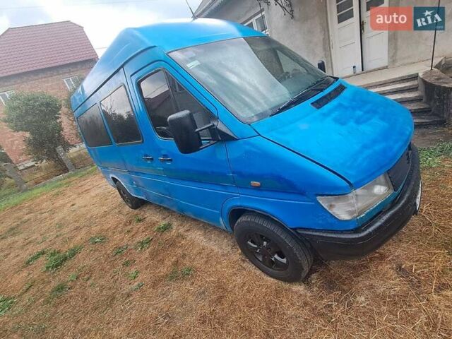 Синий Мерседес Sprinter, объемом двигателя 0 л и пробегом 390 тыс. км за 3200 $, фото 1 на Automoto.ua