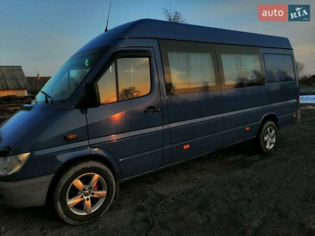 Синий Мерседес Sprinter, объемом двигателя 2.7 л и пробегом 400 тыс. км за 9500 $, фото 1 на Automoto.ua