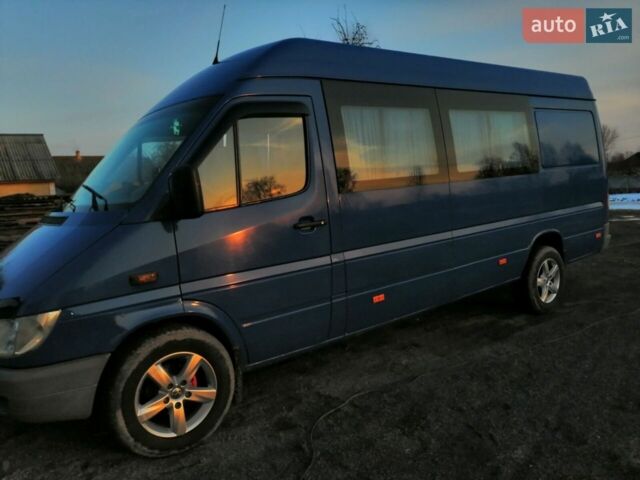 Синий Мерседес Sprinter, объемом двигателя 2.7 л и пробегом 400 тыс. км за 9500 $, фото 1 на Automoto.ua