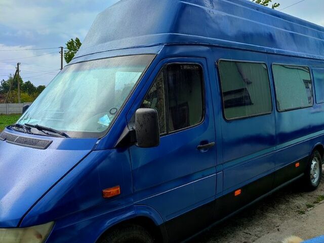 Синий Мерседес Sprinter, объемом двигателя 2.1 л и пробегом 111 тыс. км за 7900 $, фото 1 на Automoto.ua