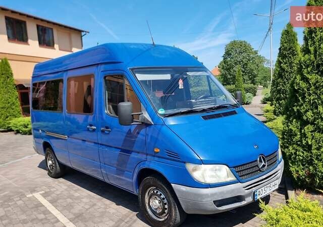 Синий Мерседес Sprinter, объемом двигателя 2.1 л и пробегом 260 тыс. км за 10500 $, фото 1 на Automoto.ua
