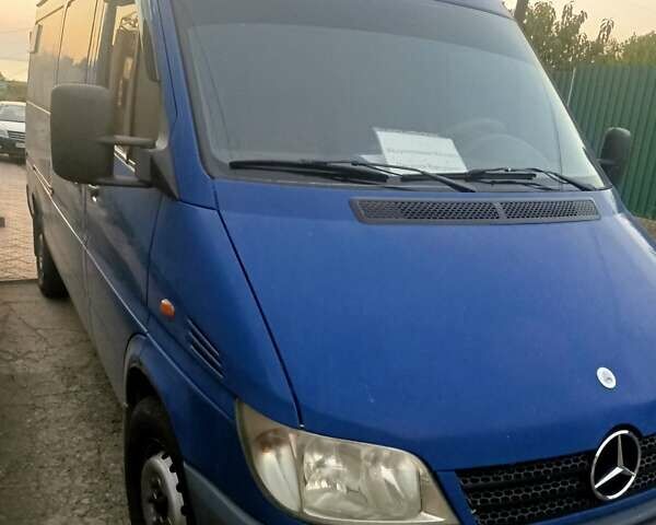 Синий Мерседес Sprinter, объемом двигателя 0 л и пробегом 325 тыс. км за 11000 $, фото 1 на Automoto.ua