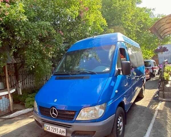 Синий Мерседес Sprinter, объемом двигателя 2.7 л и пробегом 385 тыс. км за 9500 $, фото 1 на Automoto.ua
