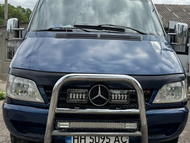 Синий Мерседес Sprinter, объемом двигателя 2.69 л и пробегом 395 тыс. км за 9000 $, фото 1 на Automoto.ua