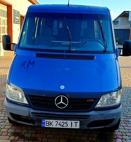 Синий Мерседес Sprinter, объемом двигателя 2.1 л и пробегом 500 тыс. км за 5900 $, фото 1 на Automoto.ua