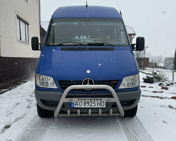 Синій Мерседес Sprinter, об'ємом двигуна 2.7 л та пробігом 720 тис. км за 9600 $, фото 1 на Automoto.ua