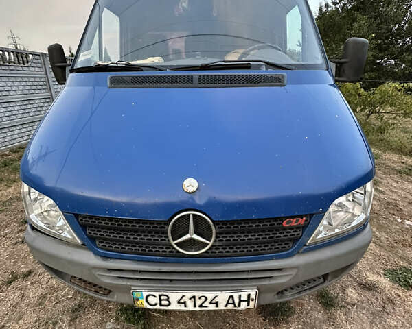 Синий Мерседес Sprinter, объемом двигателя 2.15 л и пробегом 759 тыс. км за 9000 $, фото 1 на Automoto.ua