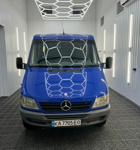 Синий Мерседес Sprinter, объемом двигателя 2.2 л и пробегом 940 тыс. км за 7700 $, фото 1 на Automoto.ua