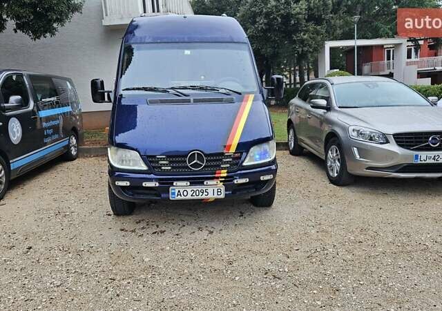 Синий Мерседес Sprinter, объемом двигателя 2.2 л и пробегом 890 тыс. км за 8800 $, фото 1 на Automoto.ua