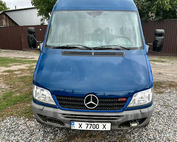Синий Мерседес Sprinter, объемом двигателя 2.7 л и пробегом 301 тыс. км за 7500 $, фото 1 на Automoto.ua