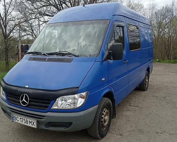 Синий Мерседес Sprinter, объемом двигателя 2.1 л и пробегом 620 тыс. км за 7900 $, фото 1 на Automoto.ua