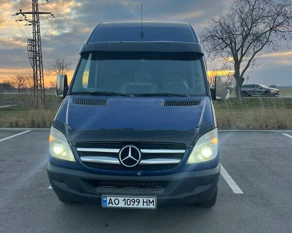 Синий Мерседес Sprinter, объемом двигателя 2.2 л и пробегом 683 тыс. км за 11750 $, фото 1 на Automoto.ua