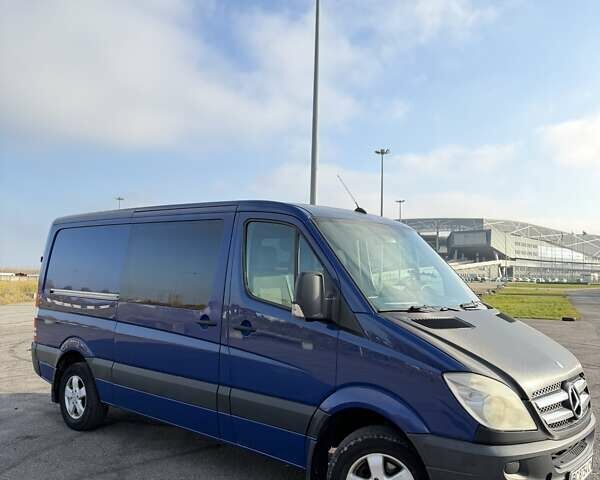 Синий Мерседес Sprinter, объемом двигателя 2.15 л и пробегом 306 тыс. км за 11500 $, фото 1 на Automoto.ua