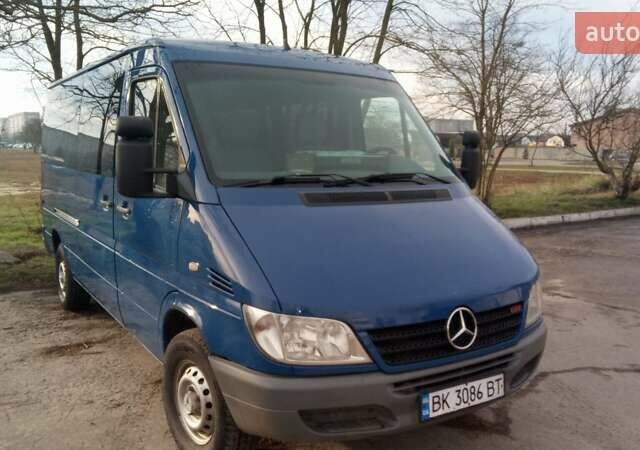 Синій Мерседес Sprinter, об'ємом двигуна 2.1 л та пробігом 396 тис. км за 9300 $, фото 1 на Automoto.ua