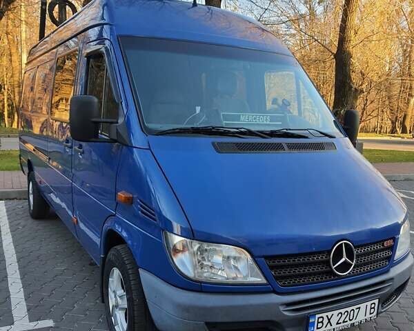 Синий Мерседес Sprinter, объемом двигателя 2.15 л и пробегом 827 тыс. км за 11700 $, фото 1 на Automoto.ua