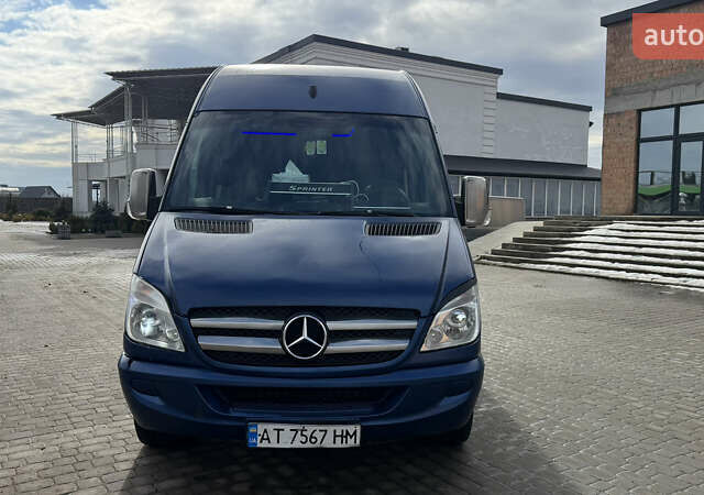 Синий Мерседес Sprinter, объемом двигателя 2.2 л и пробегом 460 тыс. км за 13700 $, фото 1 на Automoto.ua