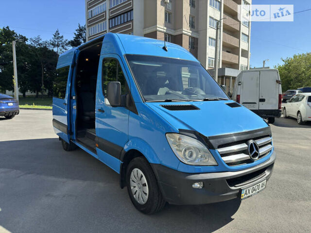 Синий Мерседес Sprinter, объемом двигателя 2.15 л и пробегом 292 тыс. км за 16500 $, фото 1 на Automoto.ua