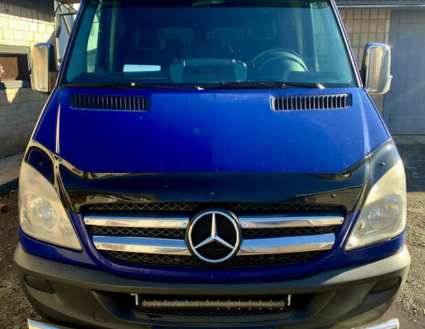 Синий Мерседес Sprinter, объемом двигателя 2.1 л и пробегом 385 тыс. км за 11500 $, фото 1 на Automoto.ua