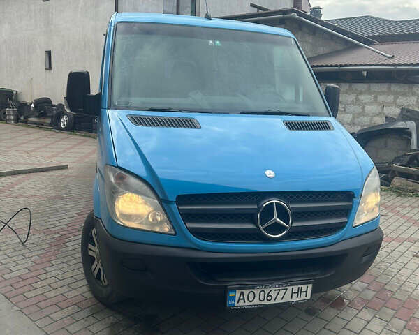 Синий Мерседес Sprinter, объемом двигателя 2.15 л и пробегом 560 тыс. км за 11200 $, фото 1 на Automoto.ua