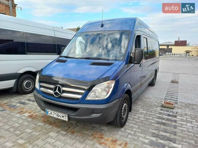 Синий Мерседес Sprinter, объемом двигателя 2.14 л и пробегом 700 тыс. км за 16100 $, фото 1 на Automoto.ua