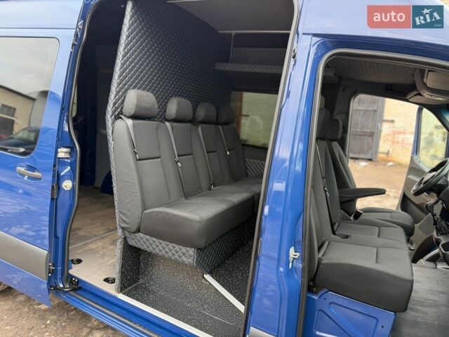 Синий Мерседес Sprinter, объемом двигателя 2.2 л и пробегом 274 тыс. км за 22900 $, фото 1 на Automoto.ua