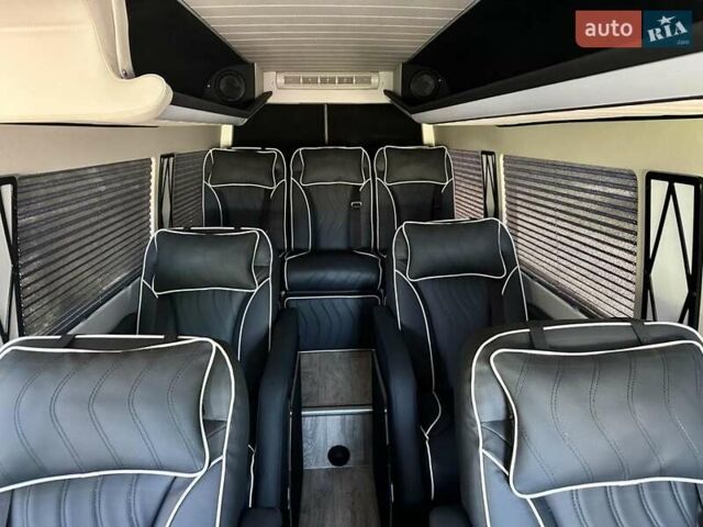 Синий Мерседес Sprinter, объемом двигателя 0 л и пробегом 214 тыс. км за 49500 $, фото 1 на Automoto.ua