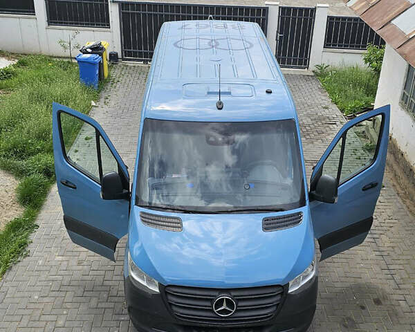 Синий Мерседес Sprinter, объемом двигателя 2.14 л и пробегом 100 тыс. км за 31500 $, фото 1 на Automoto.ua