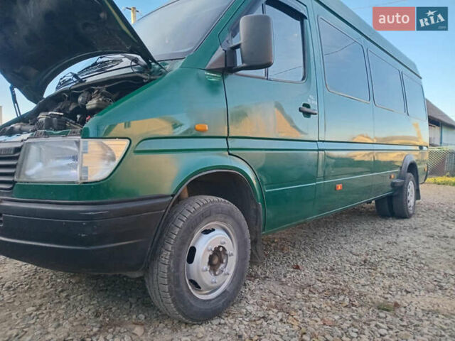 Зеленый Мерседес Sprinter, объемом двигателя 2.9 л и пробегом 502 тыс. км за 11500 $, фото 1 на Automoto.ua