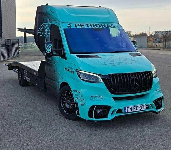 Зеленый Мерседес Sprinter, объемом двигателя 3 л и пробегом 304 тыс. км за 48000 $, фото 1 на Automoto.ua