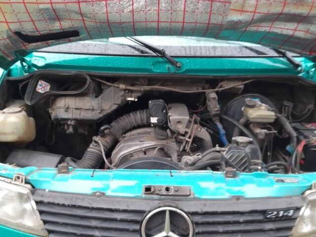 Зеленый Мерседес Sprinter, объемом двигателя 2.3 л и пробегом 400 тыс. км за 4500 $, фото 1 на Automoto.ua