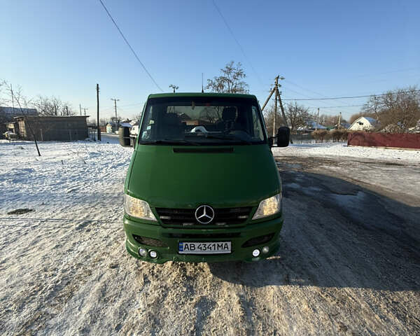 Зеленый Мерседес Sprinter, объемом двигателя 2.69 л и пробегом 588 тыс. км за 15800 $, фото 1 на Automoto.ua