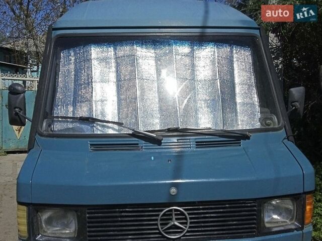 Зеленый Мерседес Sprinter, объемом двигателя 2.4 л и пробегом 312 тыс. км за 2800 $, фото 1 на Automoto.ua