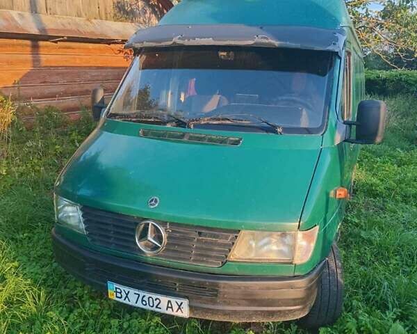 Зелений Мерседес Sprinter, об'ємом двигуна 0 л та пробігом 340 тис. км за 2950 $, фото 1 на Automoto.ua