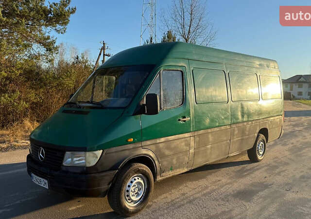 Зеленый Мерседес Sprinter, объемом двигателя 0 л и пробегом 820 тыс. км за 3600 $, фото 1 на Automoto.ua