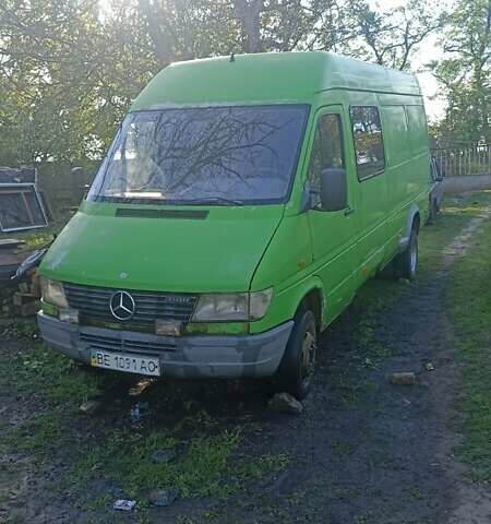 Зеленый Мерседес Sprinter, объемом двигателя 0 л и пробегом 500 тыс. км за 6000 $, фото 1 на Automoto.ua
