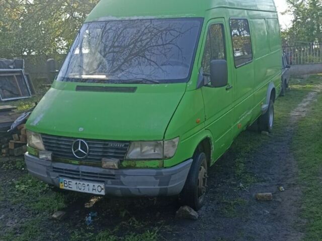 Зеленый Мерседес Sprinter, объемом двигателя 2.9 л и пробегом 500 тыс. км за 4800 $, фото 1 на Automoto.ua