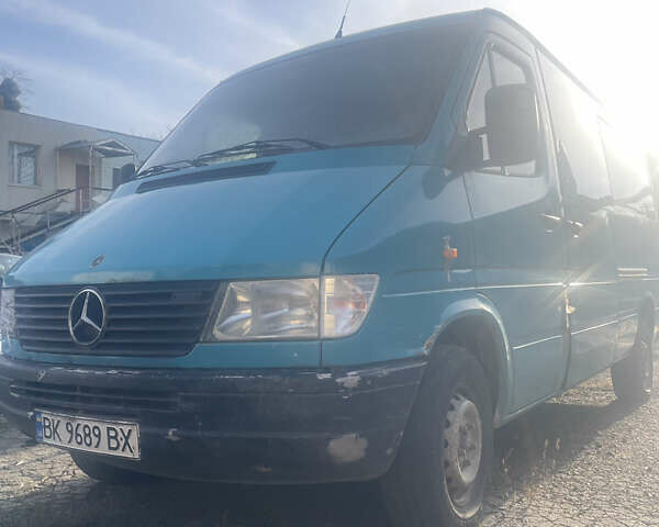 Зеленый Мерседес Sprinter, объемом двигателя 2.9 л и пробегом 500 тыс. км за 4000 $, фото 1 на Automoto.ua