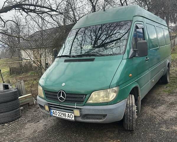 Зеленый Мерседес Sprinter, объемом двигателя 2.2 л и пробегом 600 тыс. км за 6000 $, фото 1 на Automoto.ua