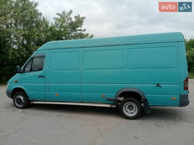 Зеленый Мерседес Sprinter, объемом двигателя 2.7 л и пробегом 529 тыс. км за 11500 $, фото 1 на Automoto.ua