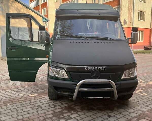 Зелений Мерседес Sprinter, об'ємом двигуна 2.15 л та пробігом 625 тис. км за 9400 $, фото 1 на Automoto.ua