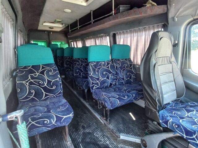 Зеленый Мерседес Sprinter, объемом двигателя 2.2 л и пробегом 387 тыс. км за 5300 $, фото 1 на Automoto.ua