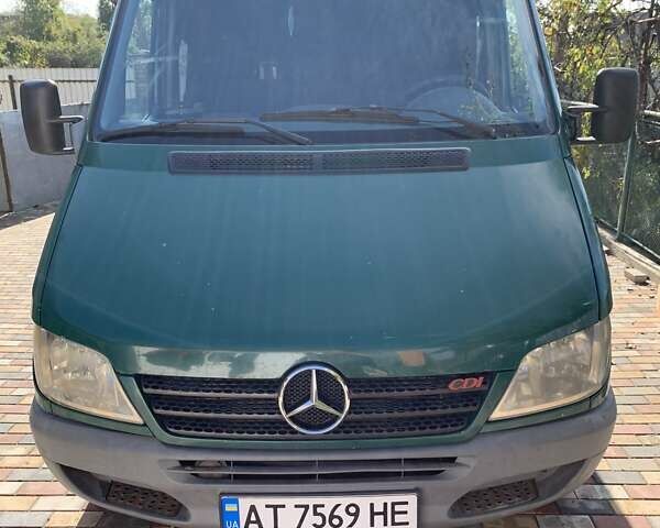 Зеленый Мерседес Sprinter, объемом двигателя 2.15 л и пробегом 530 тыс. км за 7500 $, фото 1 на Automoto.ua