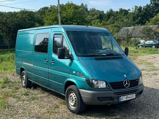 Зеленый Мерседес Sprinter, объемом двигателя 2.2 л и пробегом 700 тыс. км за 8800 $, фото 1 на Automoto.ua